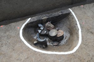 平安時代の食器がたくさん見つかった穴
